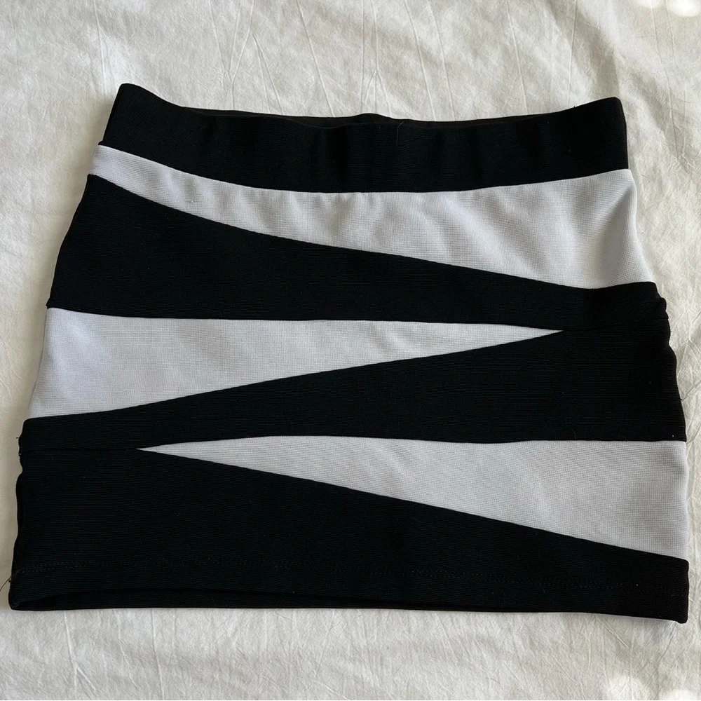 Guess skirt - Picture 3 of 4